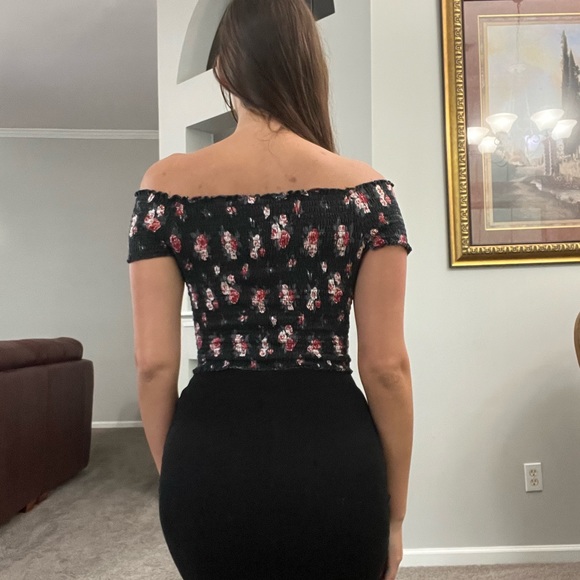 EUC Black Floral Off the Shoulder Crop Top - Picture 4 of 5